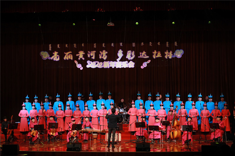 2020年达旗乌兰牧骑新年音乐会（演出乐器设备）.jpg