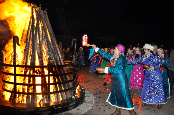 蒙古人最古老的祭祀活动之-祭火神