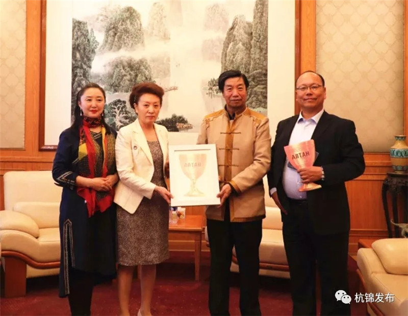 杭锦旗乌兰牧骑走出国门喜获大奖!