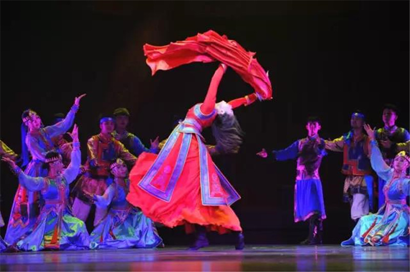 森吉德玛舞蹈图片